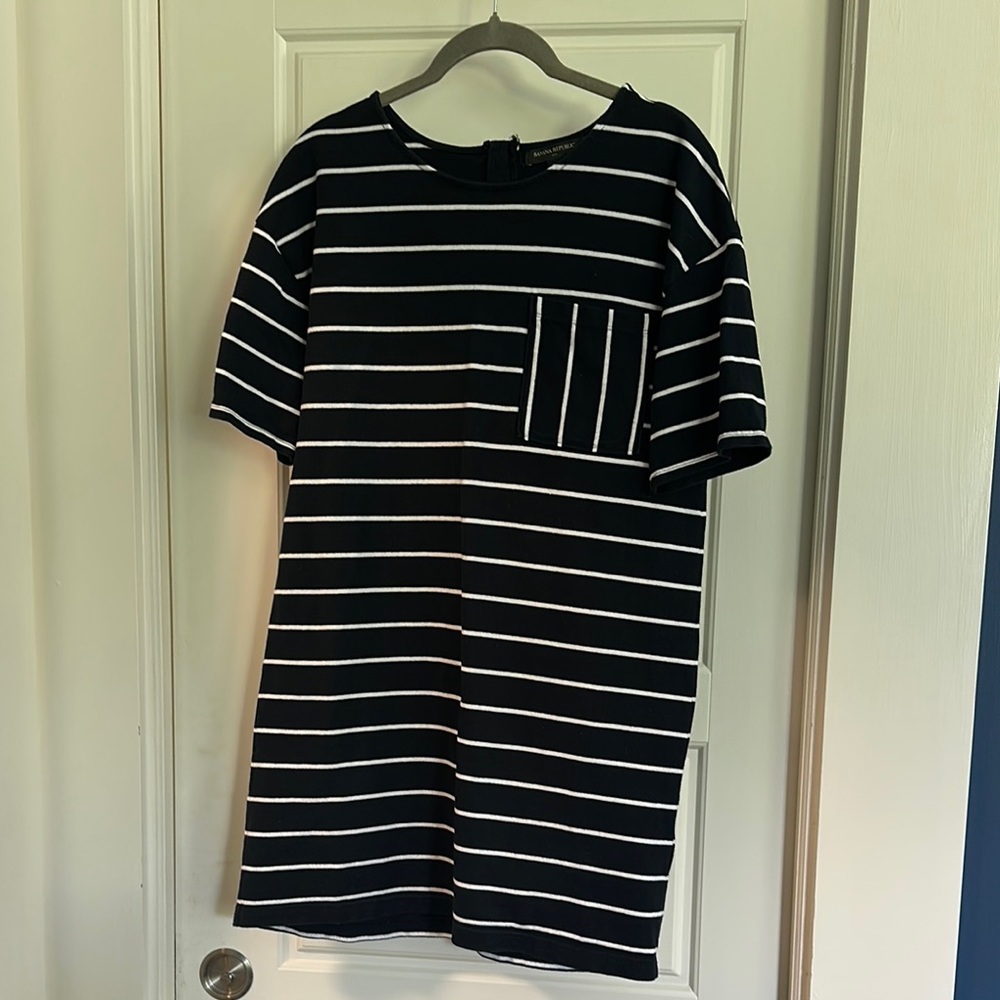 Banana Republic White and Blue Short Sleeve Dress